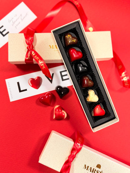 Colectia LOVE - Love is sharing your heart! Asortiment de 6 praline pline cu iubire