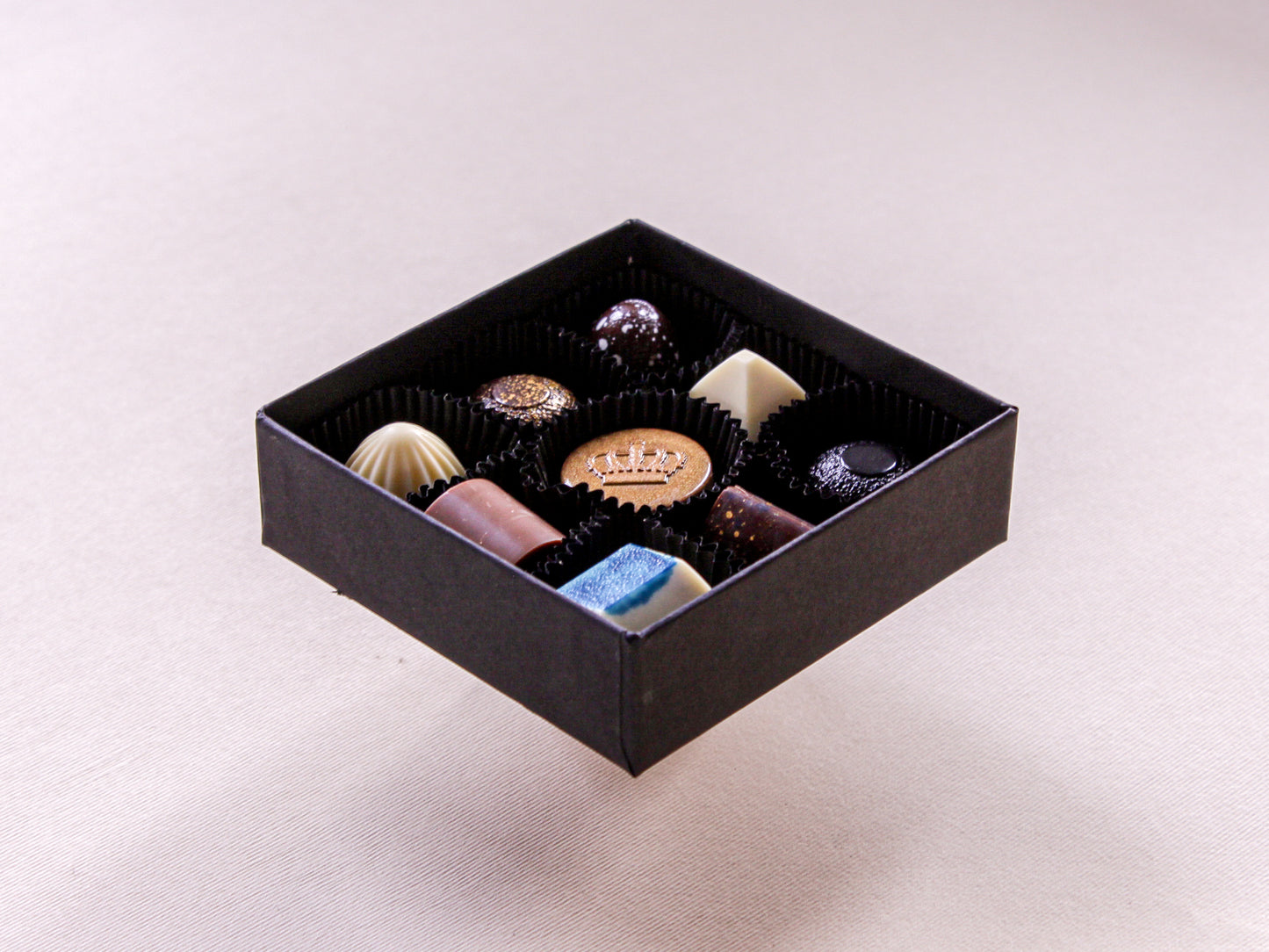 Roumanian Royal Chocolate - Colectia de 9 praline regale create in parteneriat cu Casa Majestatii Sale