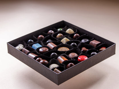 Roumanian Royal Chocolate - Colectia de 30 praline regale create in parteneriat cu Casa Majestatii Sale