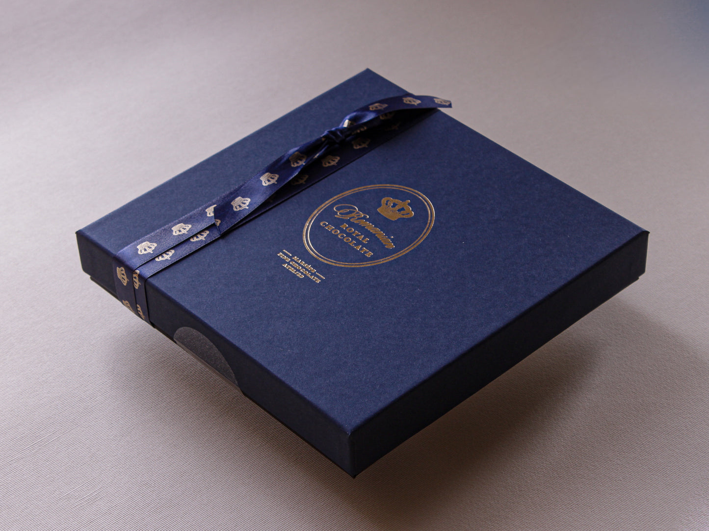 Roumanian Royal Chocolate - Colectia de 30 praline regale create in parteneriat cu Casa Majestatii Sale